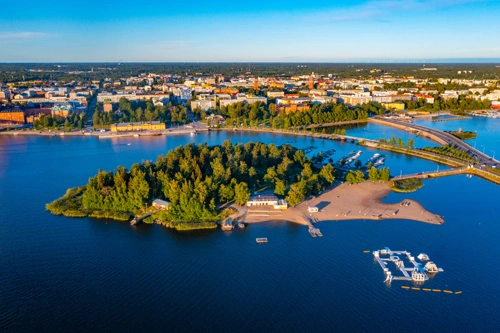 Vaasan kaupunki, ranta-alue ja Merenkurkun maisemat Länsi-Suomessa