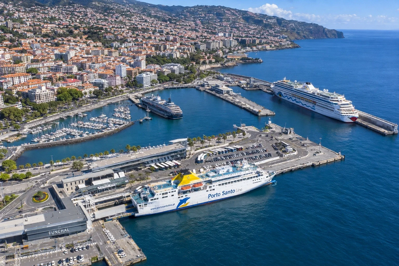 Port of Funchal matkustajalautta area on Madeira