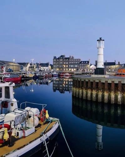 Kirkwallin rantakatu ja satama Orkneyssa