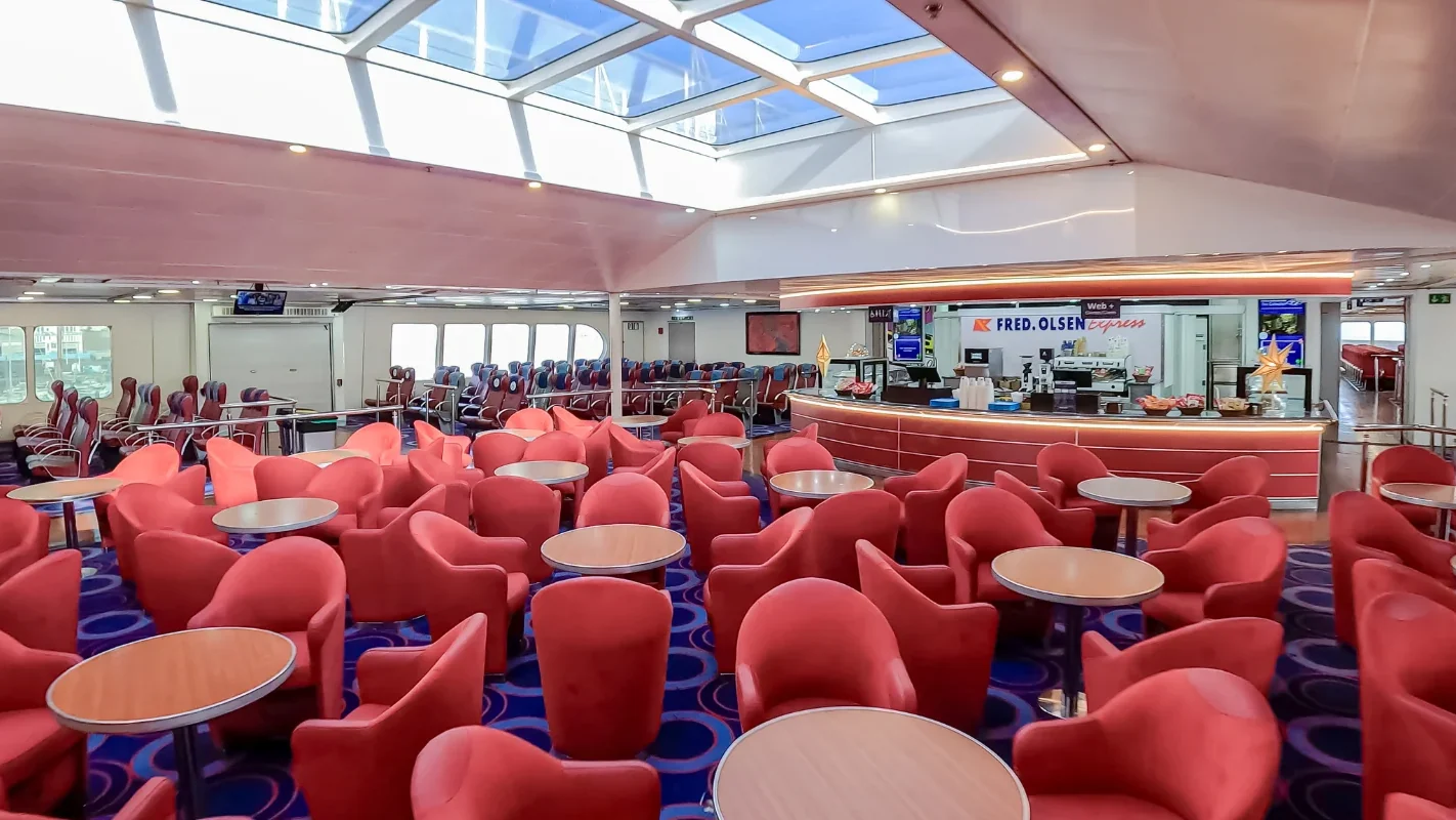 Cafeteria aboard Fred. Olsen Express lautta Barlovento Express
